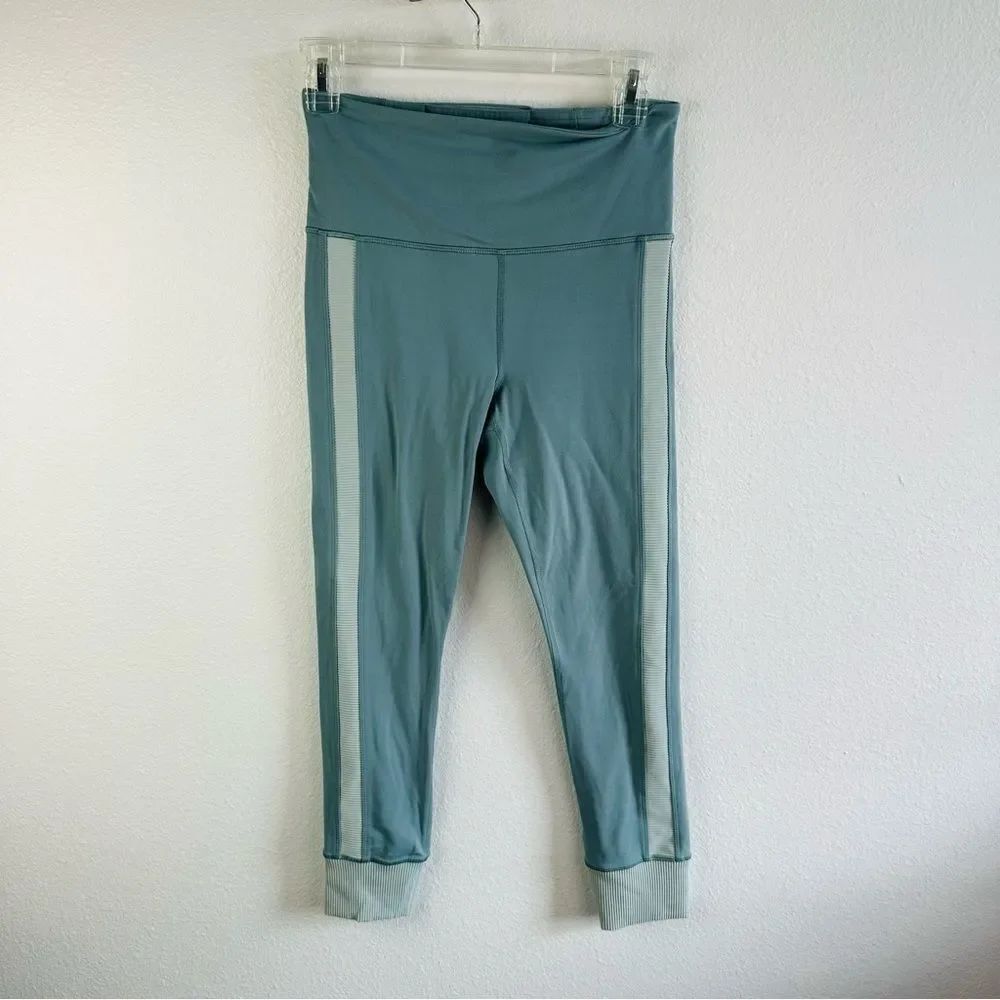 Athleta Sage Green Elation Ribbed 7/8 Tights Women Size S